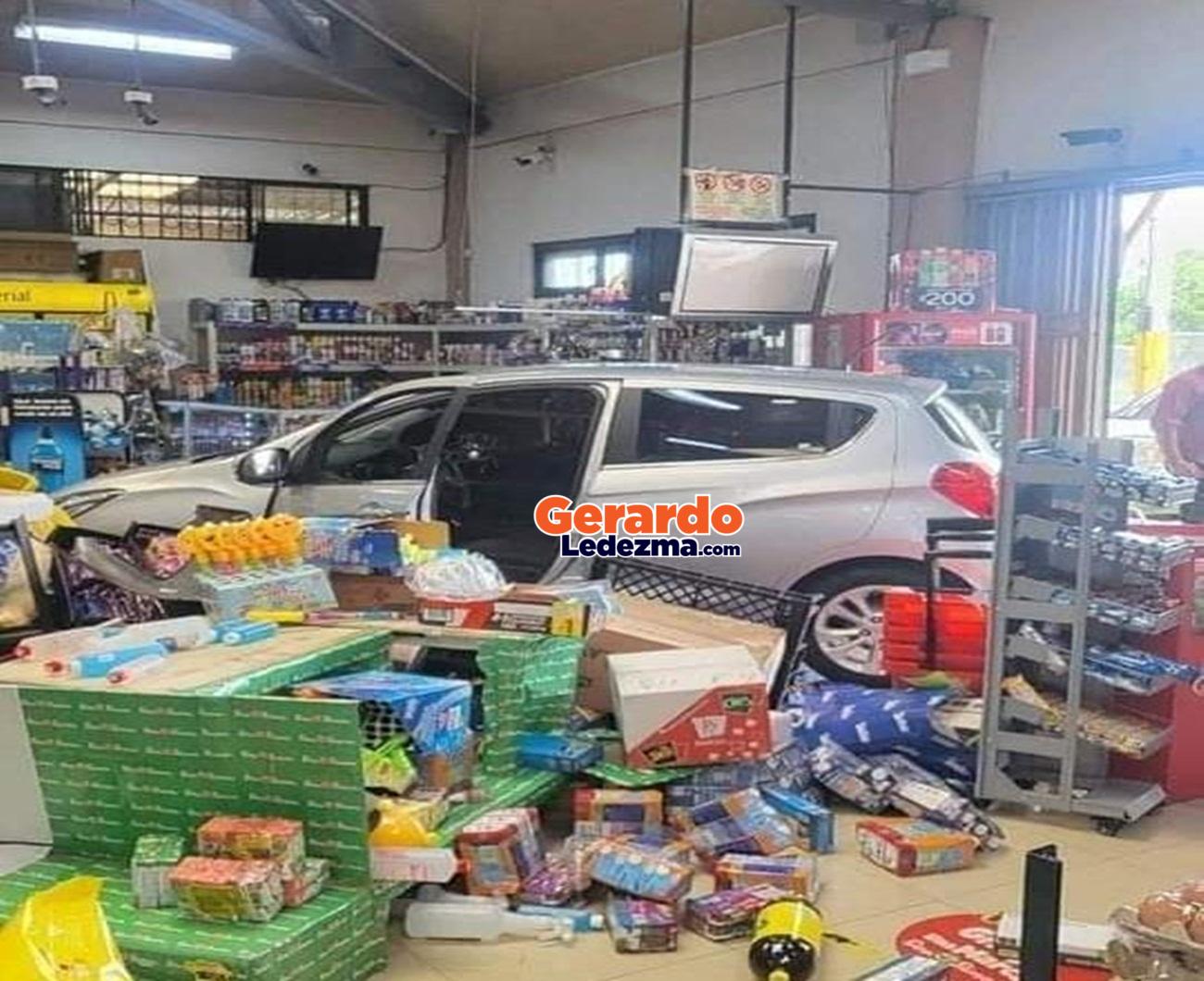 Tremendo Susto Adulto Mayor Choca Contra Supermercado En Desamparados