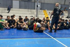 Fuerza Pública entrega uniformes a integrantes de las Ligas Atléticas Policiales